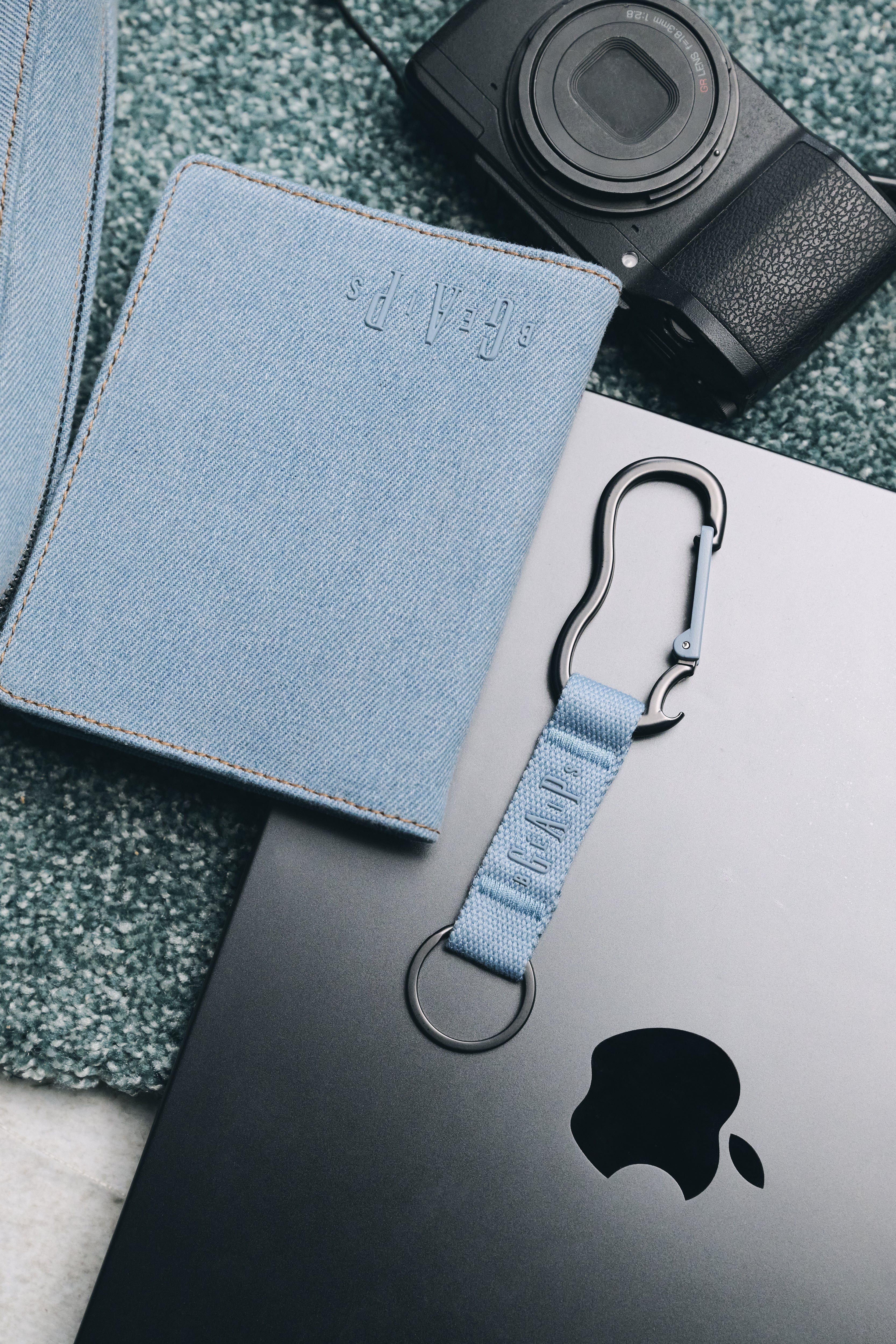Gap x B�IS The Carabiner in Denim Blue