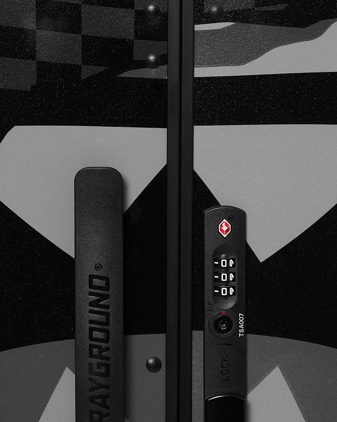 3AM RIPTIDE SHARKNAUTICS HARDSHELL FULL-SIZE LUGGAGE