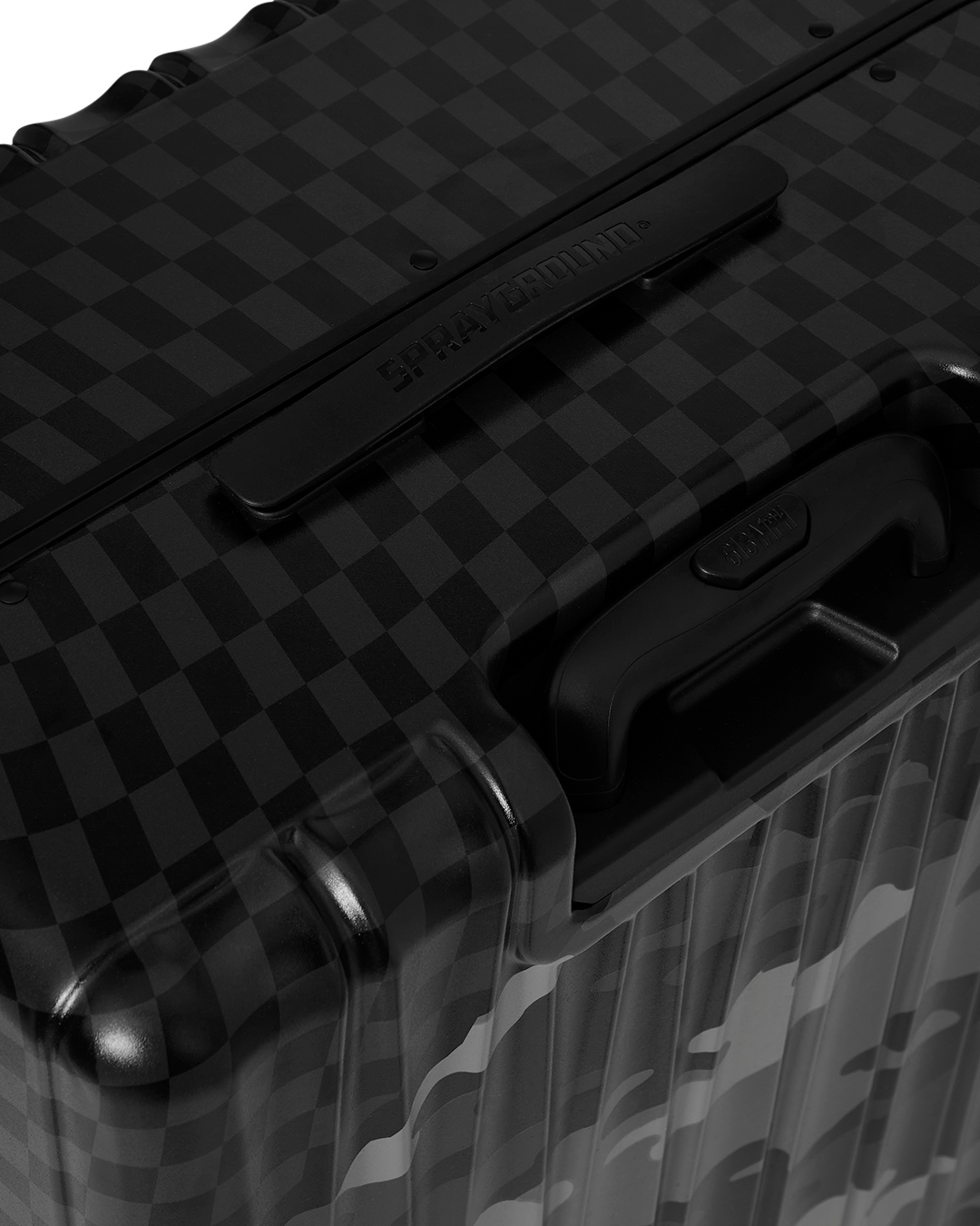 3AM RIPTIDE SHARKNAUTICS HARDSHELL FULL-SIZE LUGGAGE