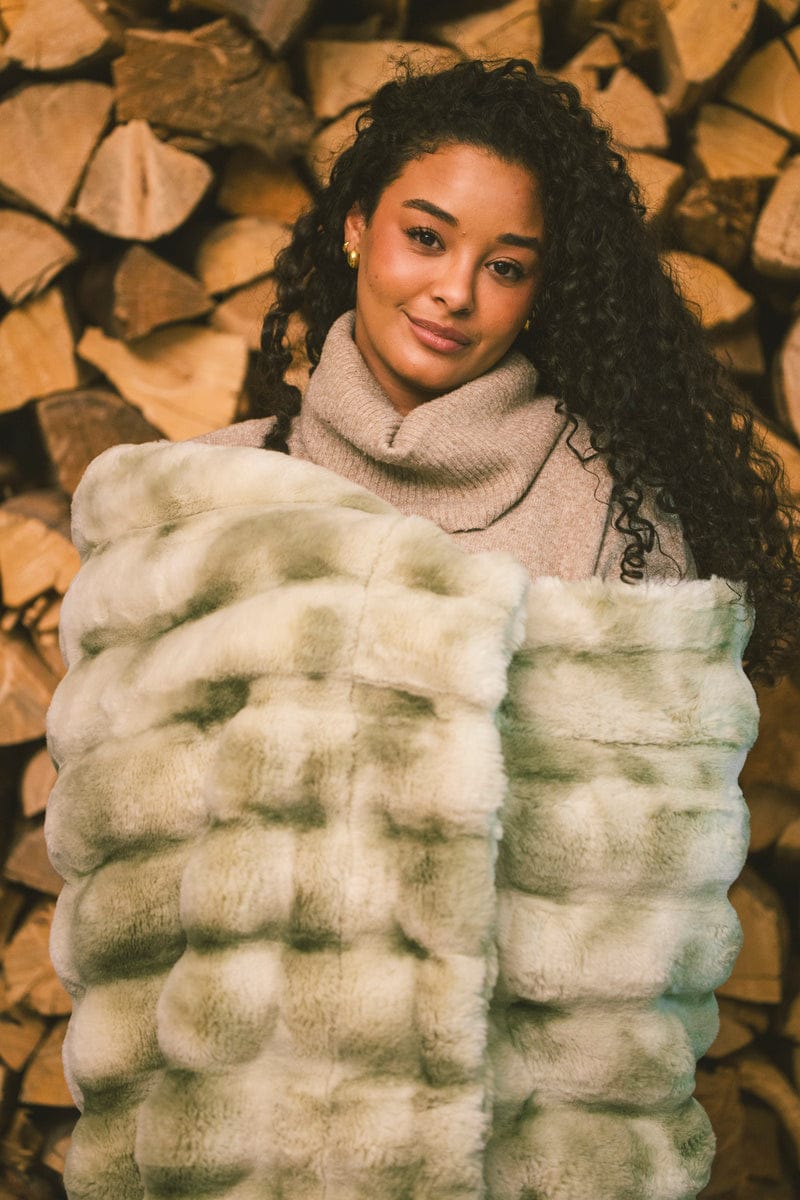 Extreme Ultra Cloud Winter Sage Blanket