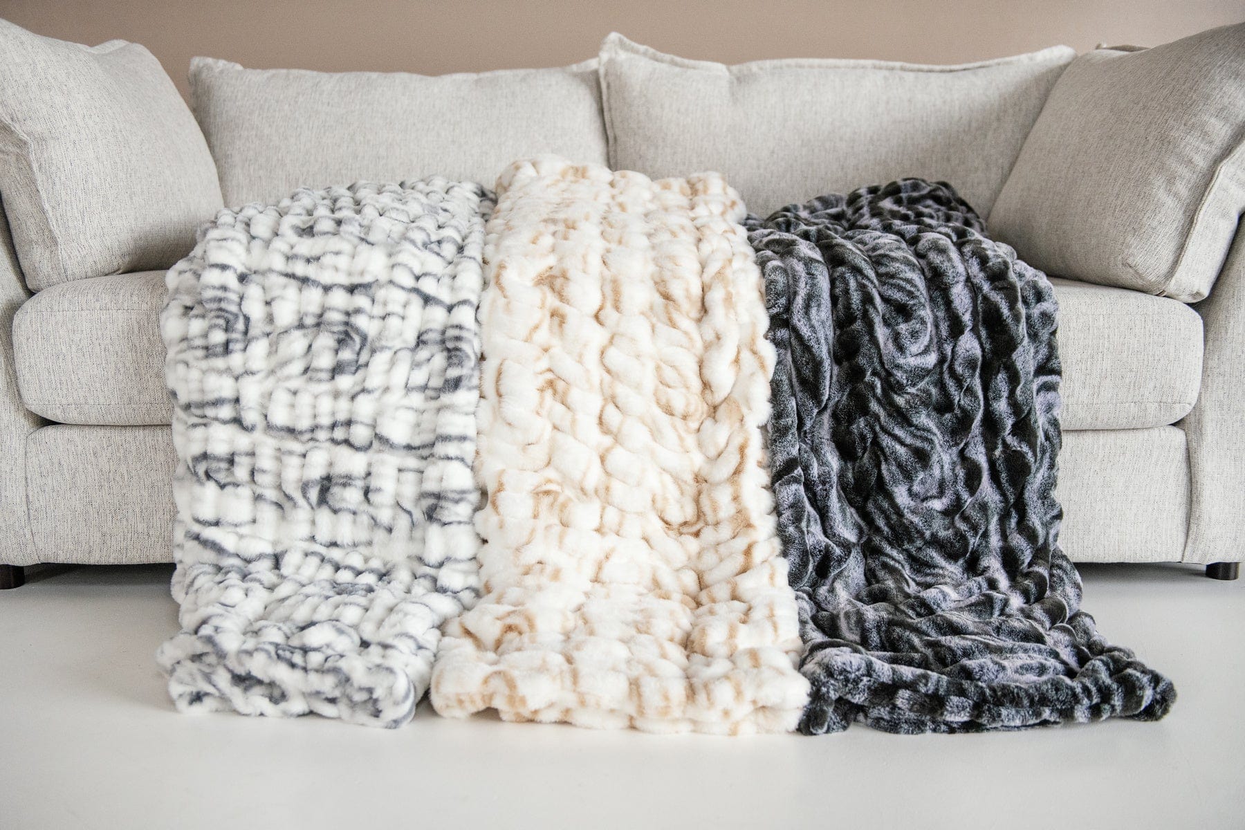 Hugs Marble Onyx Blanket